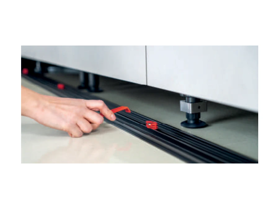 Compléments · Liberacion grapa Plinthe blink, vue du produit