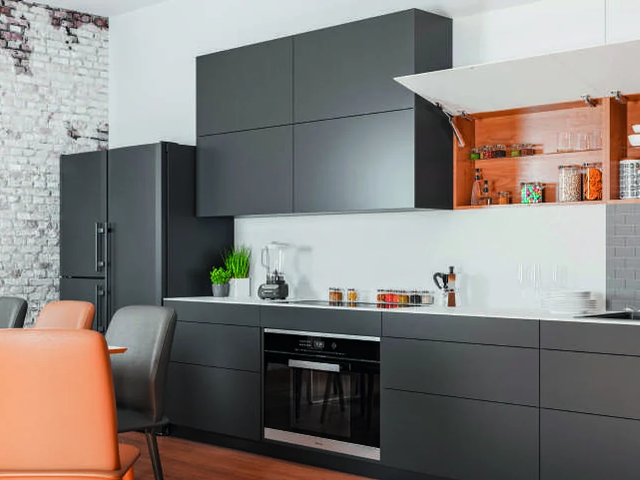 Système Aventos HK-XS 13 installé dans un meuble haut