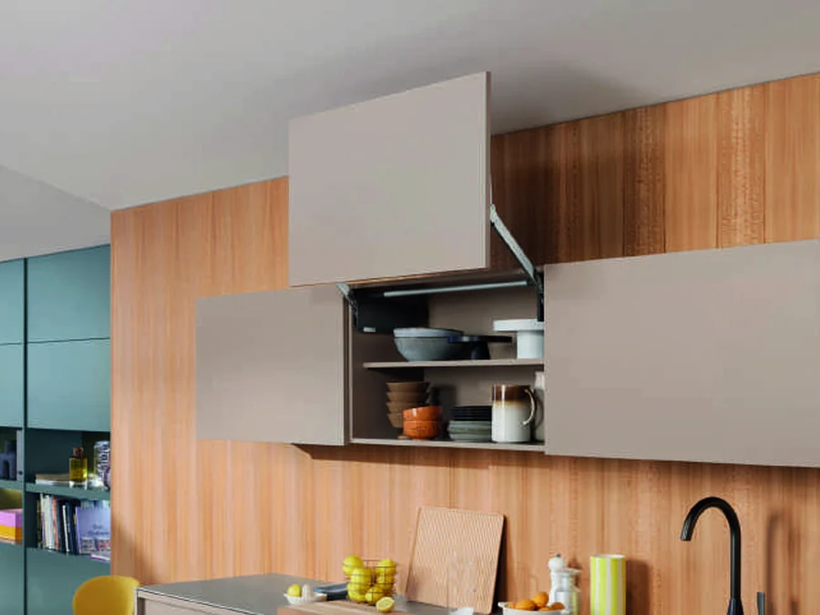 Système Aventos HL TOP 22 · porte parallèle · Gris aluminium installé dans un meuble haut