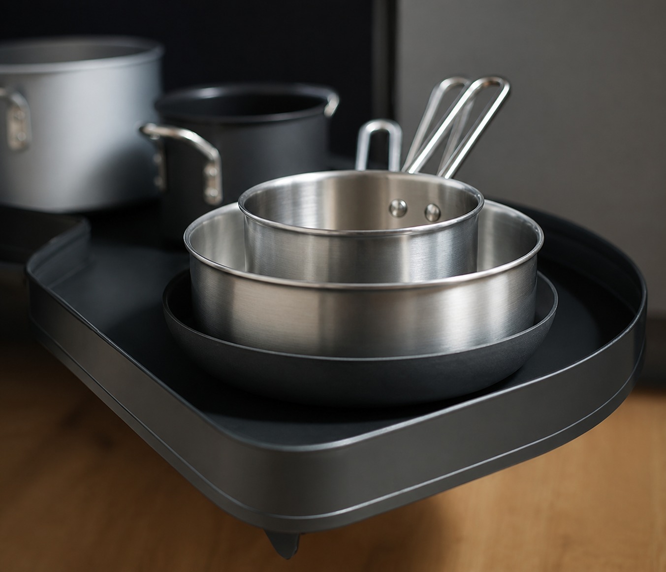 Plateau d’angle dans une cuisine complète